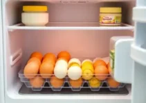 alimentos que você deve evitar colocar na porta da geladeira