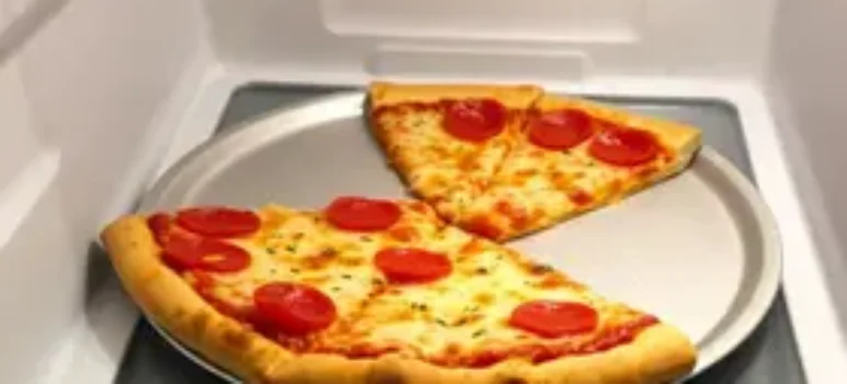 pizza na geladeira