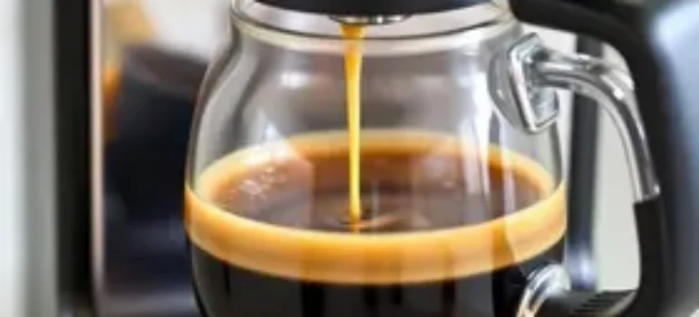 como limpar a cafeteira corretamente