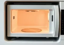 furinhos na porta do micro-ondas