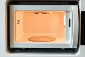 furinhos na porta do micro-ondas